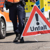 Von Plattform gestürzt: 57-jähriger Mann bei Arbeitsunfall lebensbedrohlich verletzt