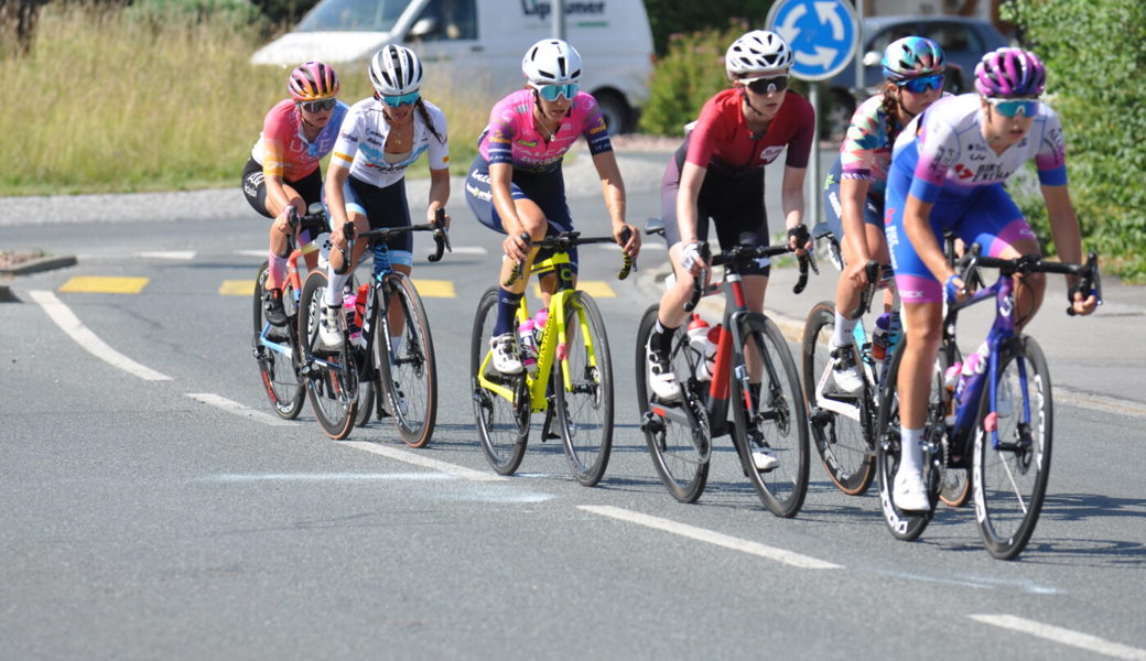  Die Tour de Suisse Women: Voller Einsatz unter der sengenden Sonne. 