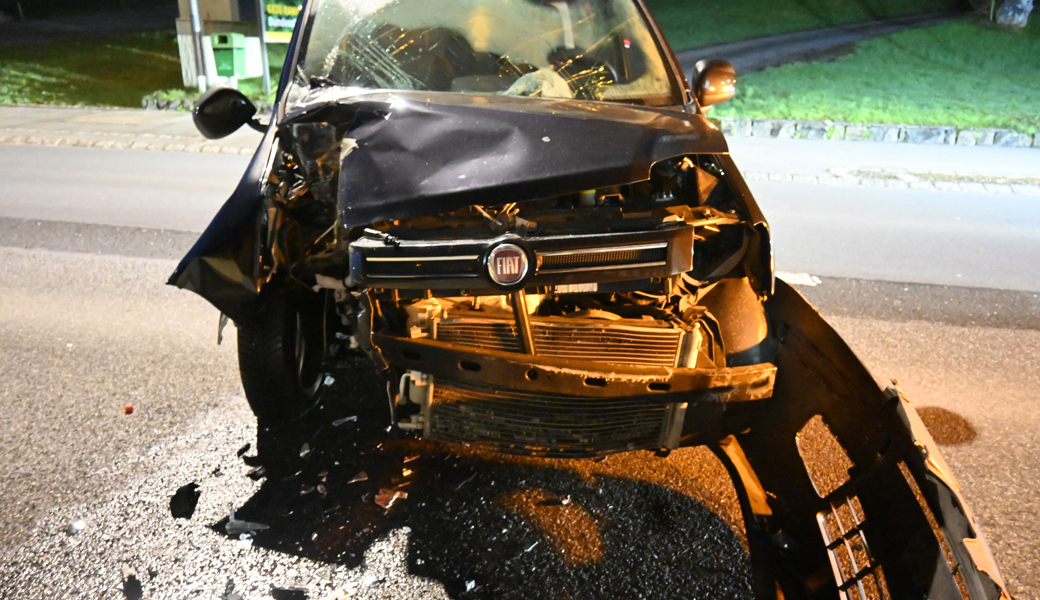 Autofahrer bei Unfall verletzt Totalschaden am Auto W&O