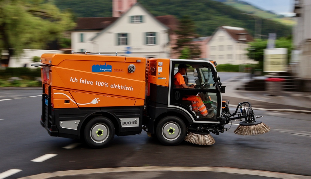 Die neue Kehrmaschine sei nachhaltig, umweltfreundlich und erfülle alle Anforderungen.