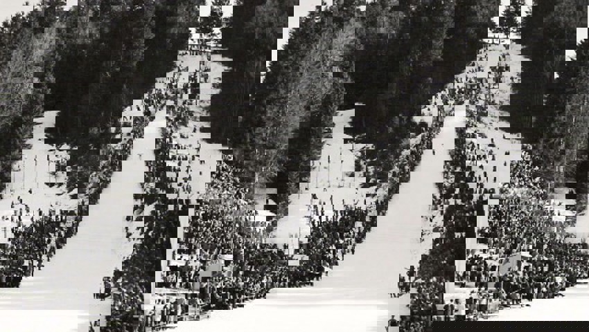  Die Skisprungveranstaltungen zogen früher im Toggenburg ein enormes Publikum an. Wie am internationalen Skispringen in Unterwasser im Januar 1961.