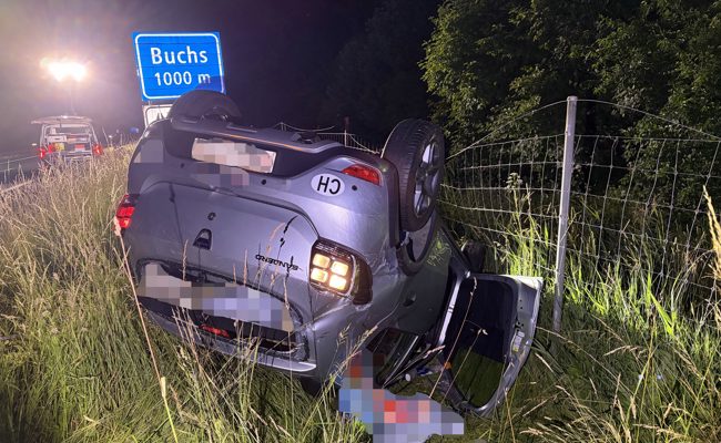 Kontrolle verloren: Auto überschlägt sich auf A13
