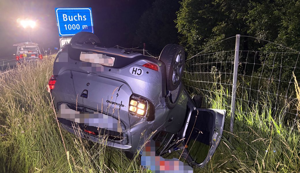 Kontrolle verloren: Auto überschlägt sich auf A13