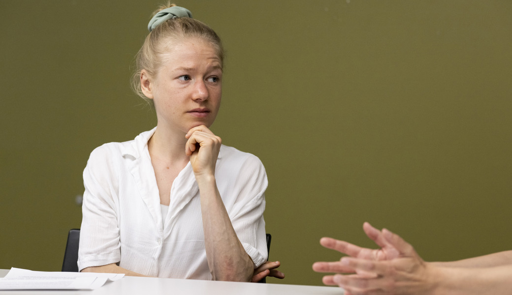 Pflegefachfrau Lea Meier und ihre Kollegin, die anonym bleiben möchte, erzählen aus ihrem Arbeitsalltag am Kantonsspital St. Gallen.