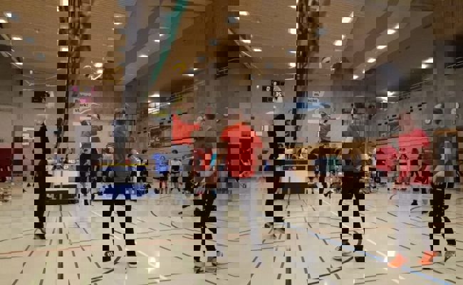 Über 120 Teilnehmerinnen und Teilnehmer an der grossen Volleyballnacht im BZBS