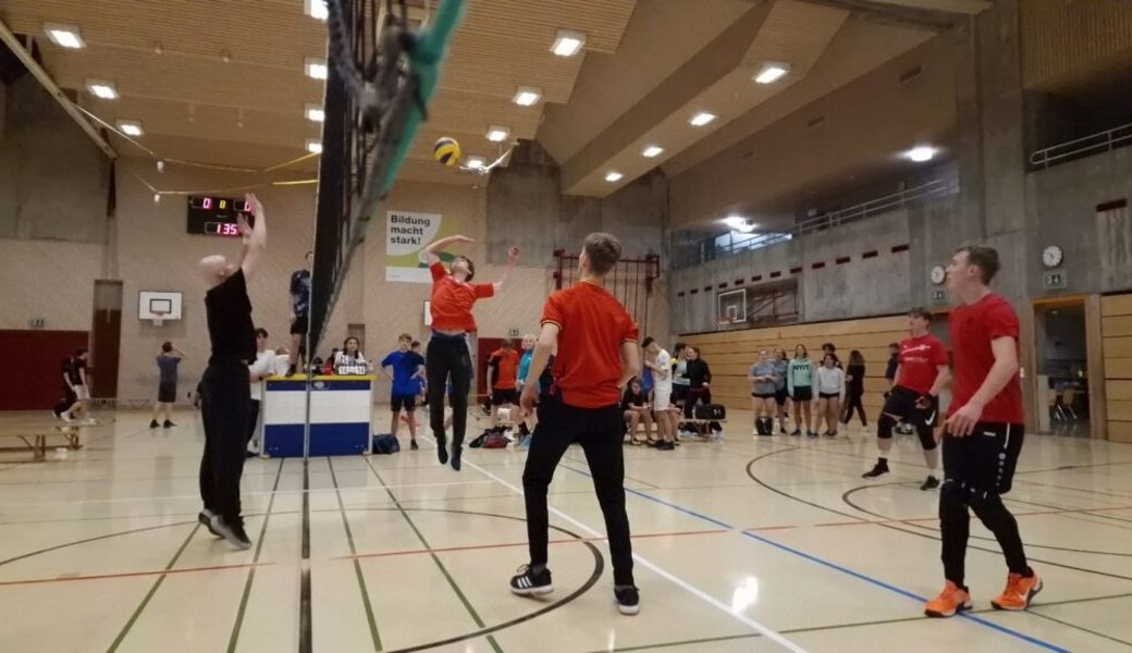  Motiviert am Werk: Volleyballnacht am BZBS. Bilder: PD