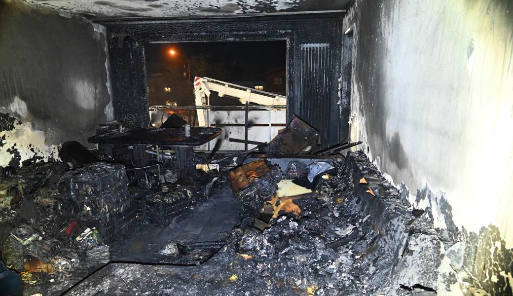 Beim Brand in einem Mehrfamilienhaus in Ebnat-Kappel entstand Sachschaden von mehreren hunderttausend Franken.