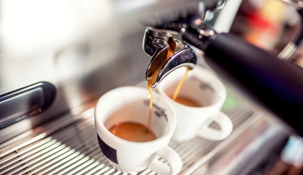 Eine gute Tasse Kaffee hat ihren Preis. Spekulationen trennen jedoch Qualität von Kosten. Landwirte, Röstereien und Konsumenten haben wenig davon.