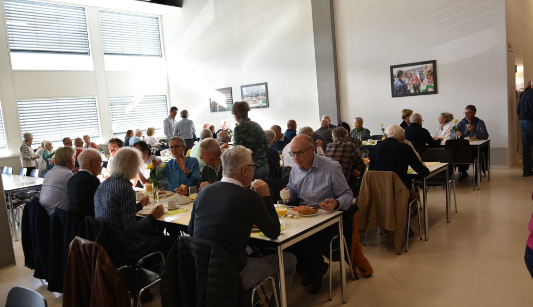 Die Pensionierten der früheren zwei Berufsschulen werden jährlich zu einem Treffen eingeladen, wo sie dann auch über die jüngsten Entwicklungen an der fusionierten BZBS informiert werden.