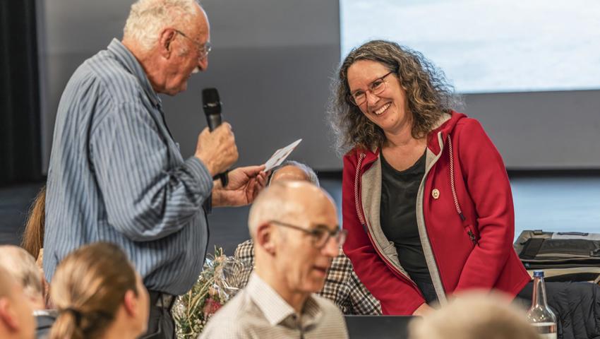Robert Kohler verabschiedet die zurücktretende Corina Rupp.