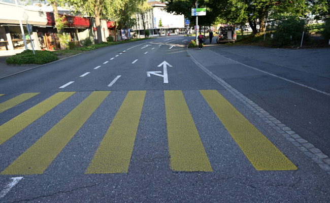 Beim Einspuren kam es zum Zusammenprall zwischen Auto und Velo