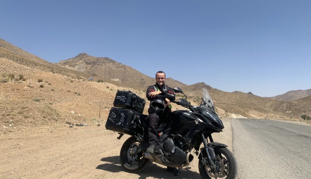  Pascal Koller auf seiner Kawasaki, mit welcher er seit über vier Monaten gen Osten fährt. 