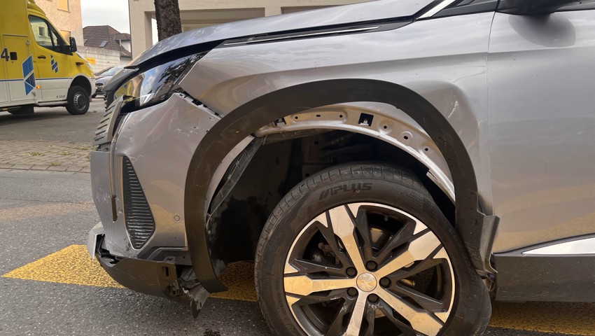 Querendes Auto gerammt: Zwei Verletzte