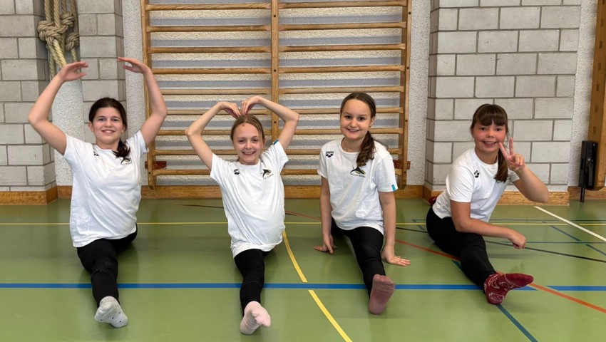 Mit Eifer und Spass an der Sache dabei: Die Nachwuchsschwimmerinnen vom SC Flös Buchs.