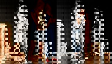 In der Endlosschlaufe der Bürokratie: Das Trio Tria thematisierte eigene Erfahrungen