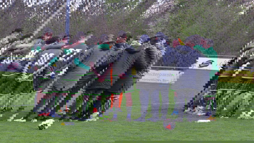  Die Köpfe nicht hängen lassen: Trotz der ersten Saison-Niederlage bleibt der FC Buchs knapp Tabellenführer.