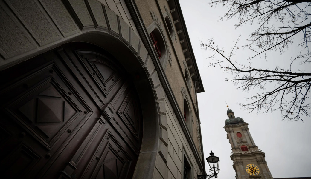 Das Kantonsgericht hat den Beschuldigten in allen Anklagepunkten freigesprochen.