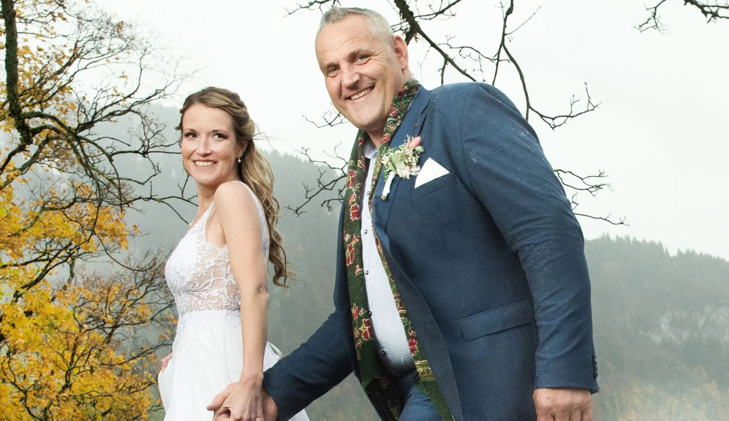 Ein vierbeiniger Rasenmäher zur Hochzeit: Schwingerkönig Nöldi Forrer hat Ja gesagt