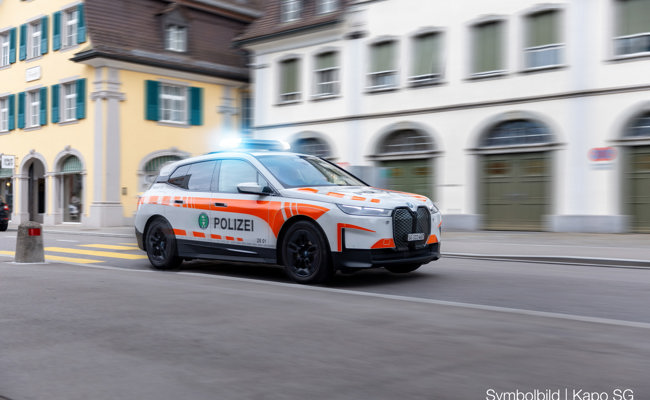 Töfffahrer verunfallt auf der Flucht vor der Polizei – involviert ist auch ein Polizeiauto