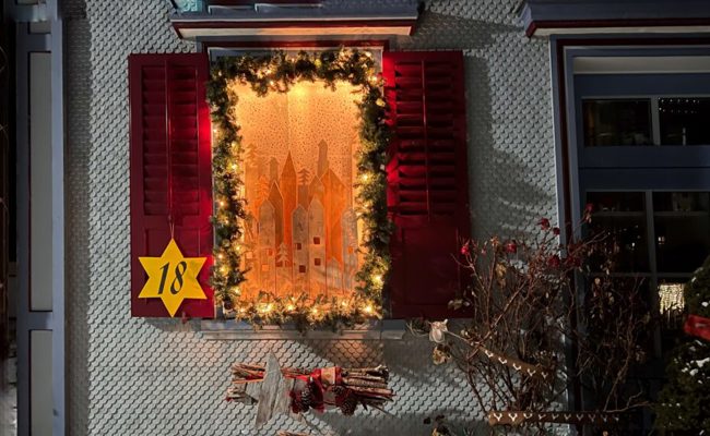 Schöne Weihnachtsmotive erleuchten die Abende in Wildhaus-Alt St. Johann