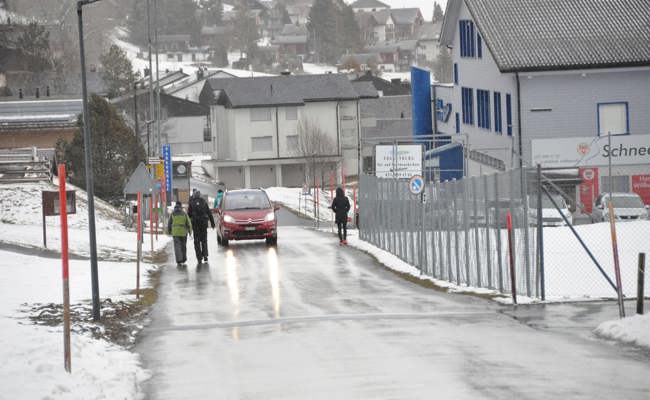 Trottoir und neuer Fussweg sollen die Sicherheit der Schulkinder erhöhen