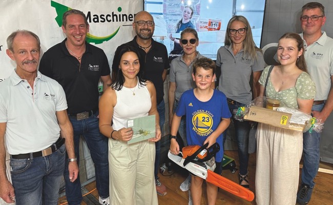 Glücksfee zog Wettbewerbsgewinner der Sonderschau Holz