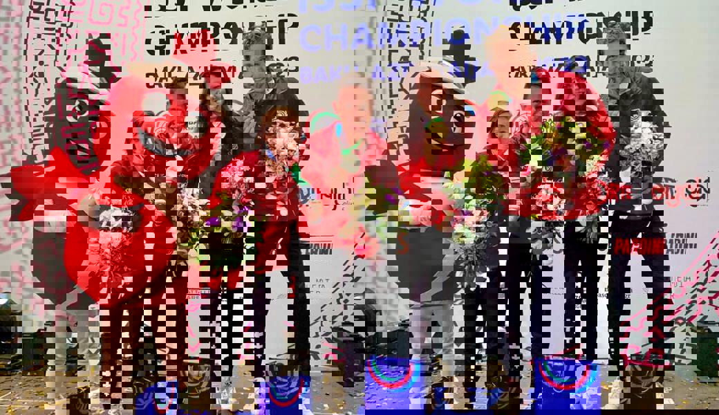 Grosse Freude über Schweizer Doppelsieg in der Kategorie Mixed im Gewehr Liegend (von links): Sarina Hitz, Christoph Dürr, Chiara Leone und Jan Lochbihler. Bild: PD