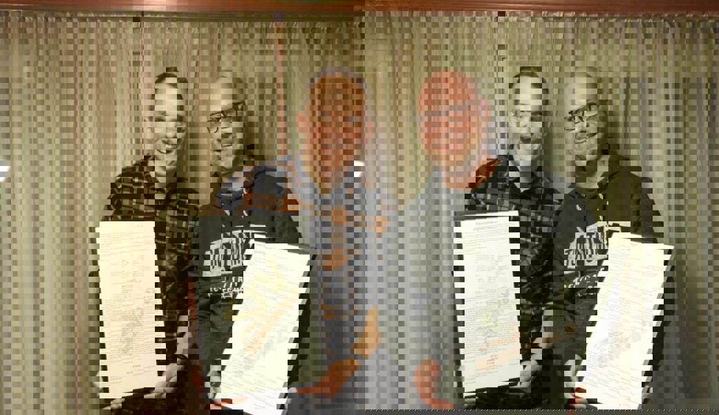  Oliver Friedrich (links) und Pascal Vetsch wurde die Ehrenmitgliedschaft verliehen. 