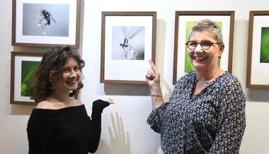 Malen mit der Kamera und mit Farbstiften: Eine Ausstellung von Doris Lippuner und Eva Schepel