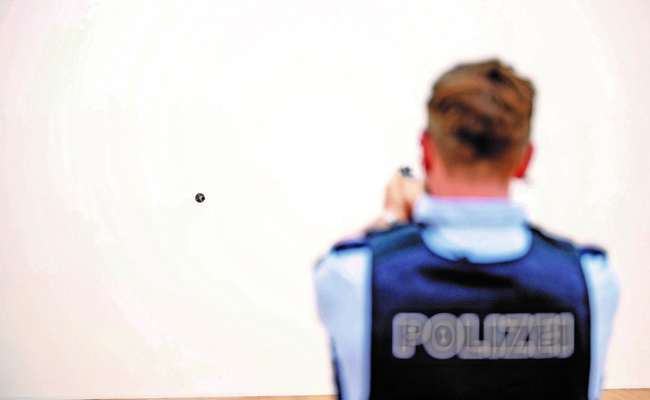 Wenn die Polizei für ein Kunstwerk scharf schiesst