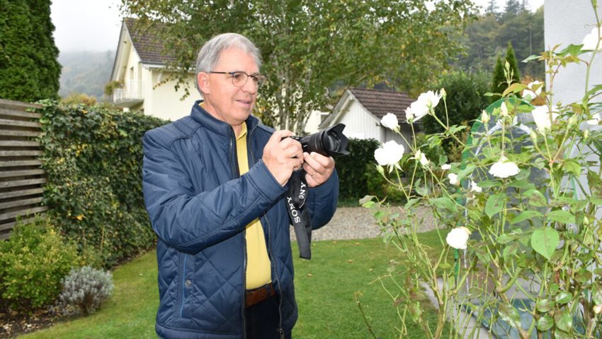  Fotografieren gehört zu den Hobbys von Hansjakob Schwendener. Bild. Alexandra Gächter