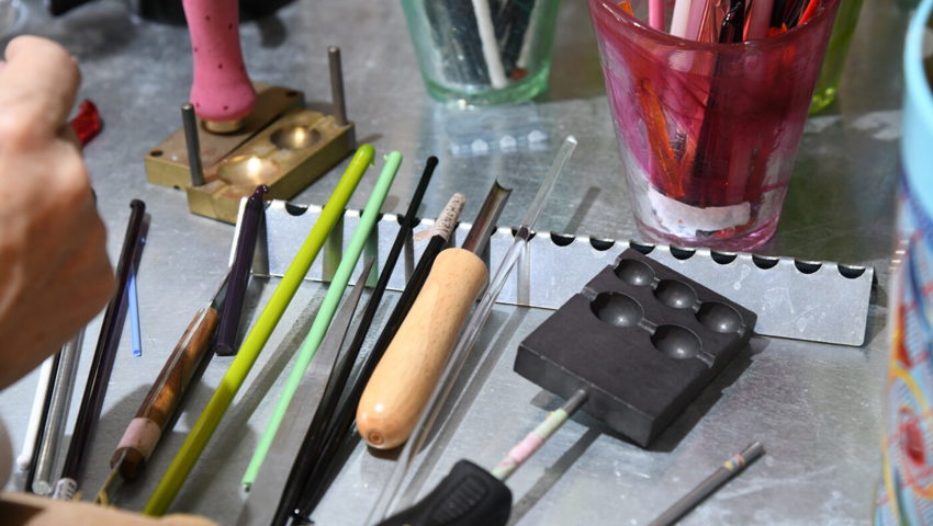  Werkzeuge zum Perlenmachen.