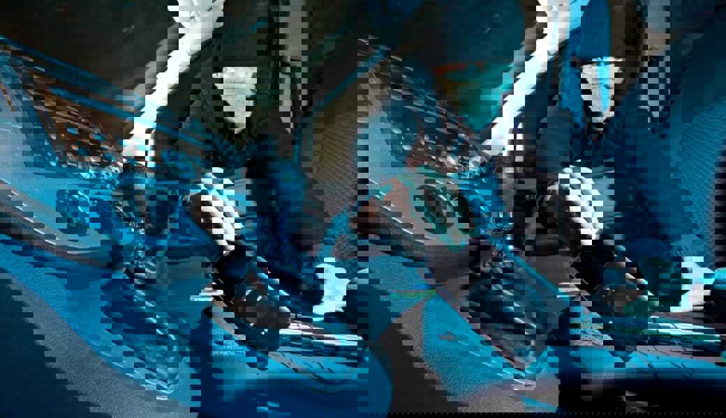  Die Täter überprüften, ob Autos abgeschlossen waren und brachen dann ein. Symbolbild: Laurent Gillieron / Keystone