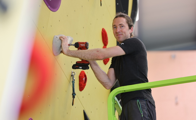 Der Gamser David Good baut 150 Kletterrouten für die neue Rhiblok-Halle in Vaduz