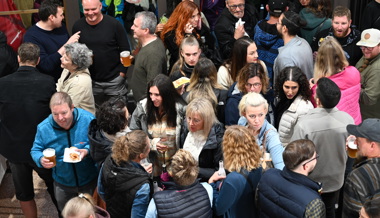 Das grosse Wiedersehen im Schulhaus Türggenau - erste Bilder