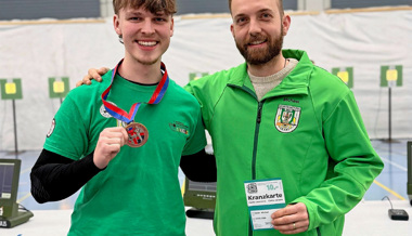 Zwei Gamser mit Bronzemedaillen