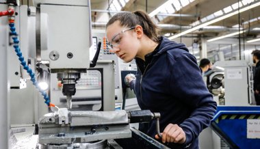 «Frauen wollen keine Frauenförderung»: OST-Studie zeigt auf, wie Industriebetriebe Frauen als Mitarbeiterinnen halten können