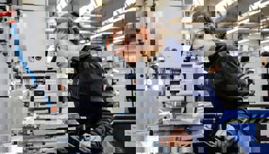 «Frauen wollen keine Frauenförderung»: OST-Studie zeigt auf, wie Industriebetriebe Frauen als Mitarbeiterinnen halten können