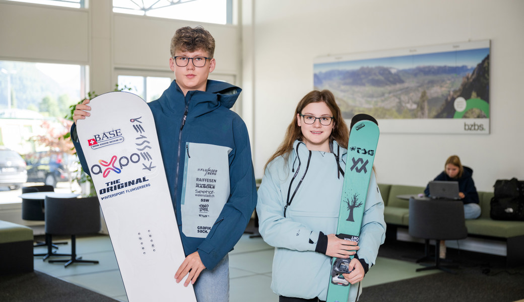 Sie absolvieren die Mediamatikausbildung für Sportler: Joshua Kocherhans und Naemi Stump. Wegen eines Trainingslagers fehlt Lenny Olschewski auf dem Bild.