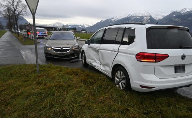 Bei einer Kollision auf der Benderer Strasse entstand erheblicher Sachschaden