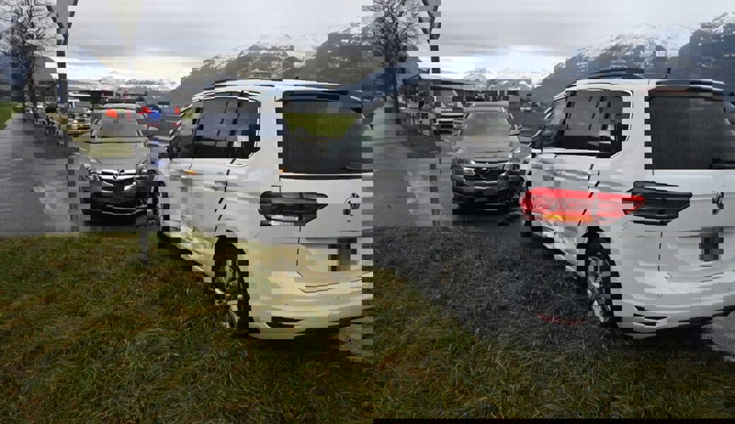  An den Fahrzeugen entstand erheblicher Sachschaden. 