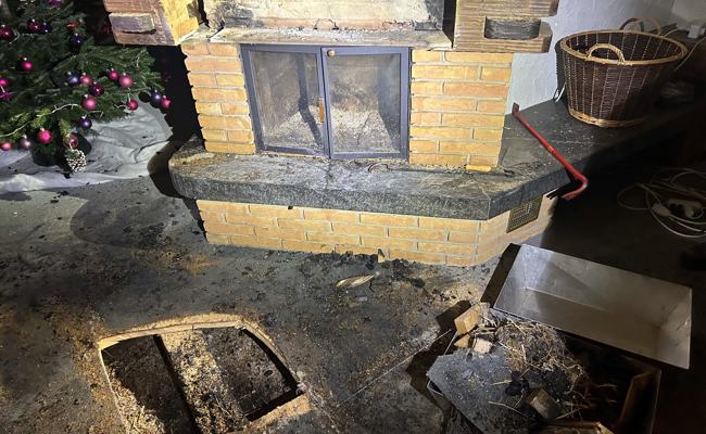 Cheminée-Balken hat Feuer gefangen