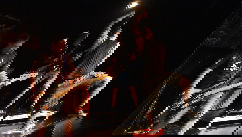  Mit lauten und energiegeladenen Songs brachten «The Sublinguals» die Zuhörer an diesem Abend ein erstes Mal in Tanzlaune. 