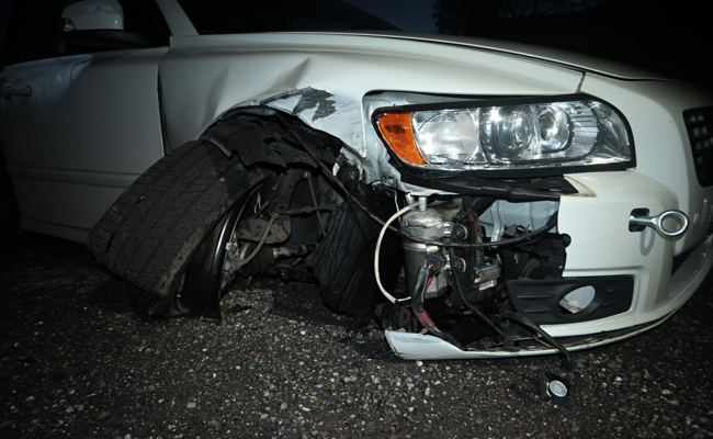 Betrunkener Autofahrer kracht in Betonpoller