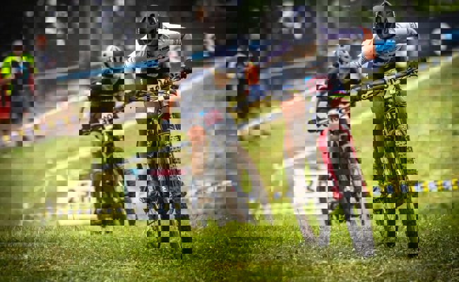 E-Mountainbike-Weltmeisterin Nicole Göldi siegt erstmals im Weltcup