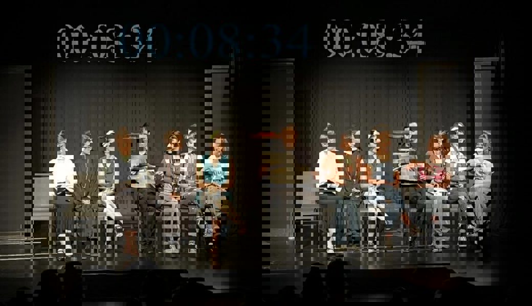  Eine bravouröse Leistung zu einem berührenden Thema auf die Bühne gebracht: Darstellerinnen und Darsteller im Werdenberger Kleintheater Fabriggli. 