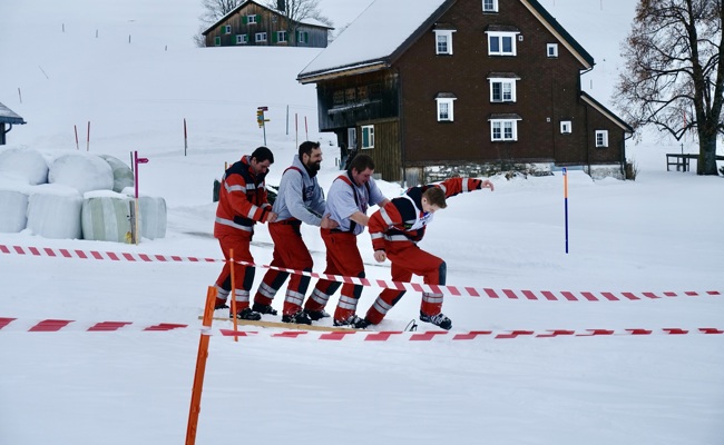 Ein Stallbrand war das Motto der unterhaltsamen Feuerwehr-Skimeisterschaft in Wildhaus