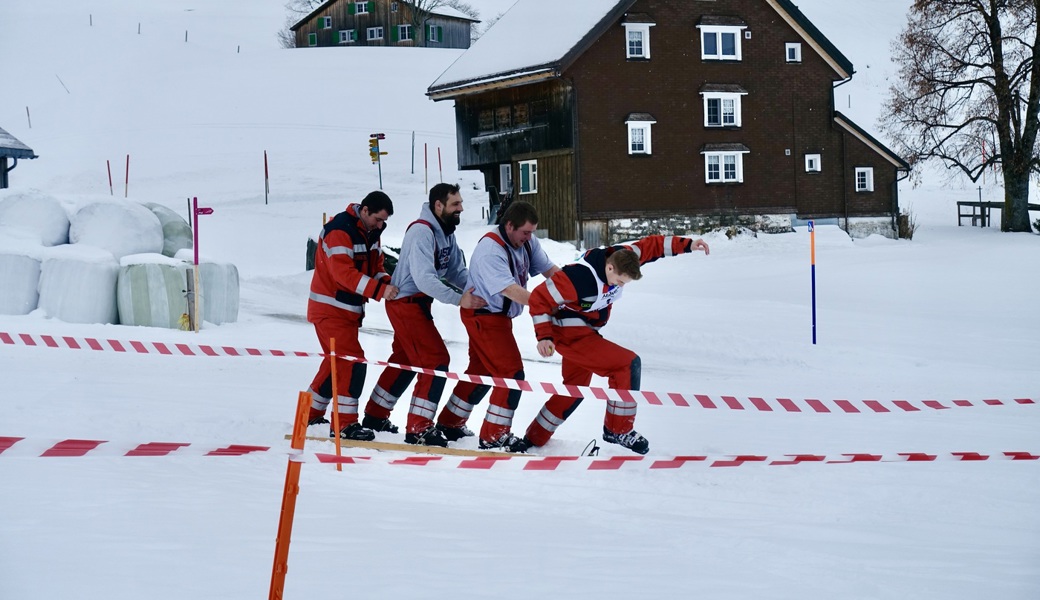 Ein Stallbrand war das Motto der unterhaltsamen Feuerwehr-Skimeisterschaft in Wildhaus