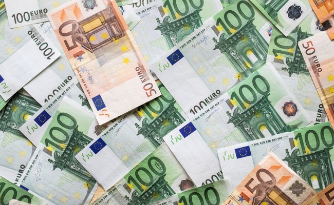 Russisches Falschgeld als Filmrequisite bei Musikvideo im Bergwerk Gonzen