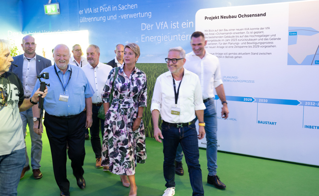 Auch eine Bundesrätin trifft an der Wiga Bekannte